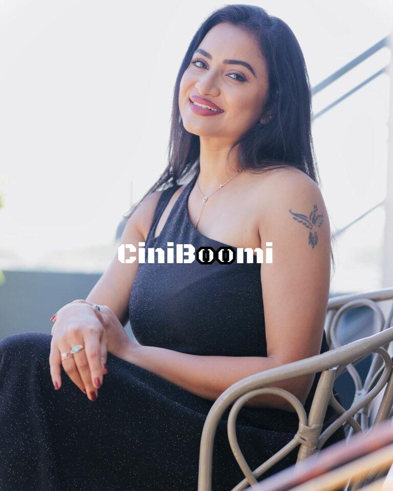 Actress Janani Ashok Kumar Oozes Class In Black Outfit