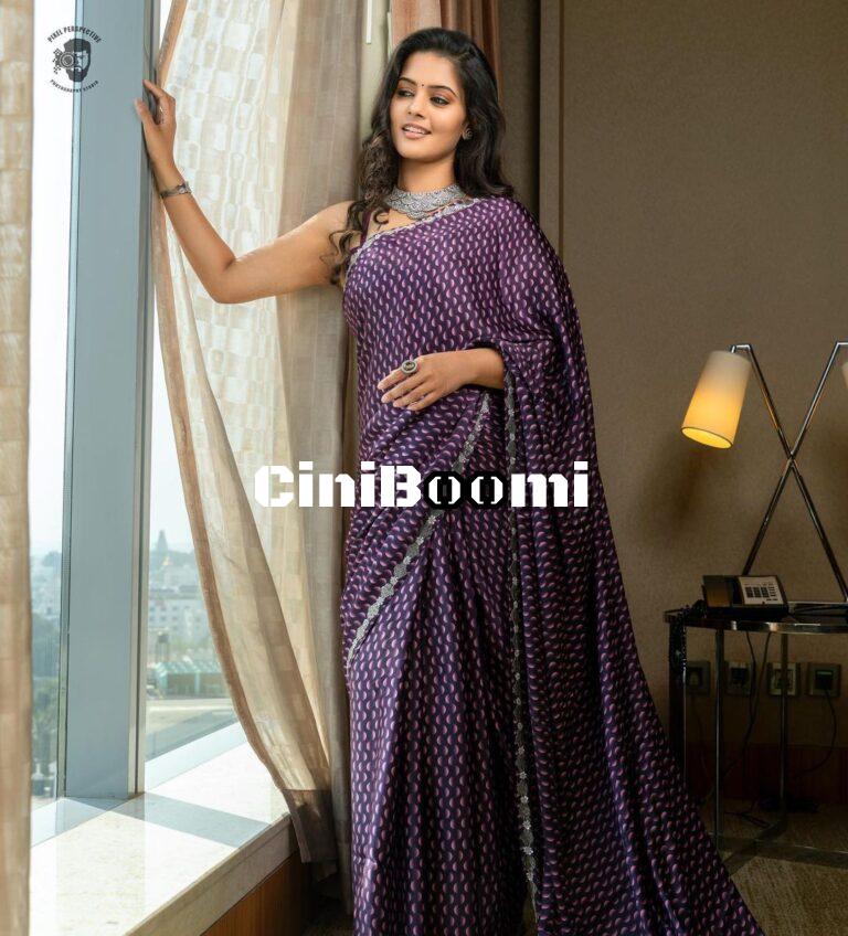 Actress Swathishta Krishnan Oozes Charm In Traditional Outfit