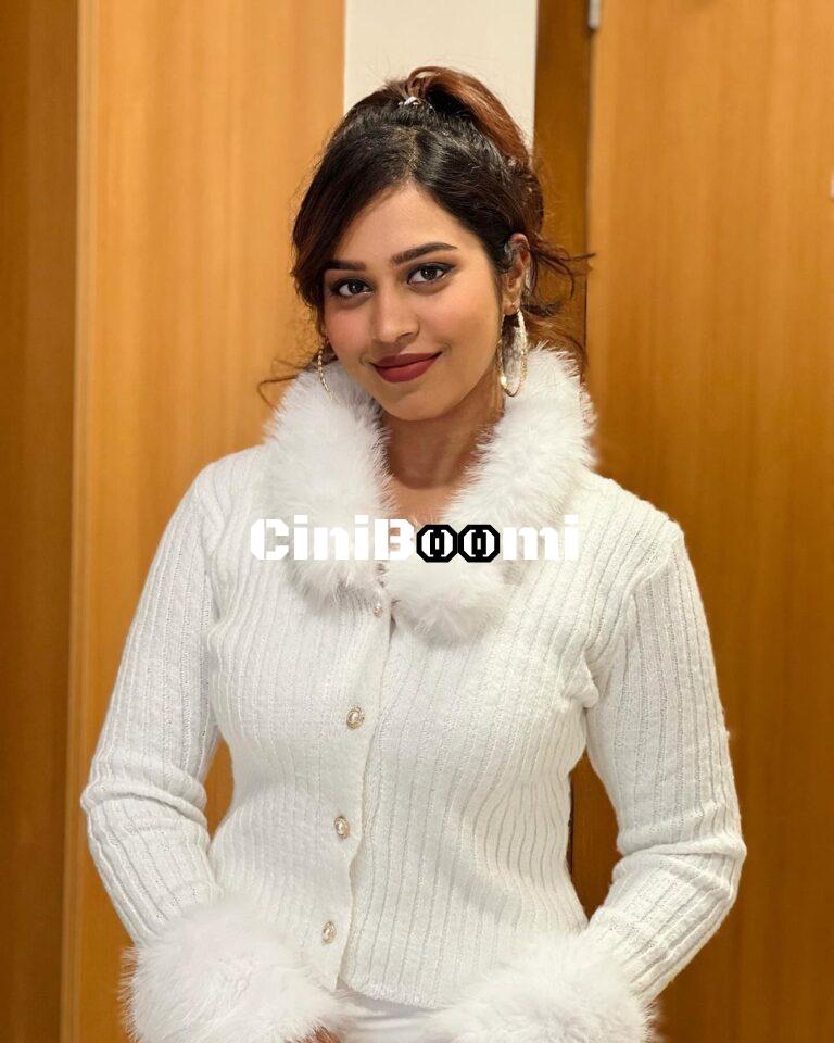 Singer Haripriya Redefines Beauty In White Outfit