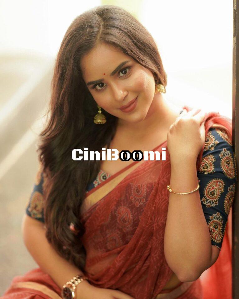 Actress Kanmani Manoharan Dazzles In Traditional Outfit
