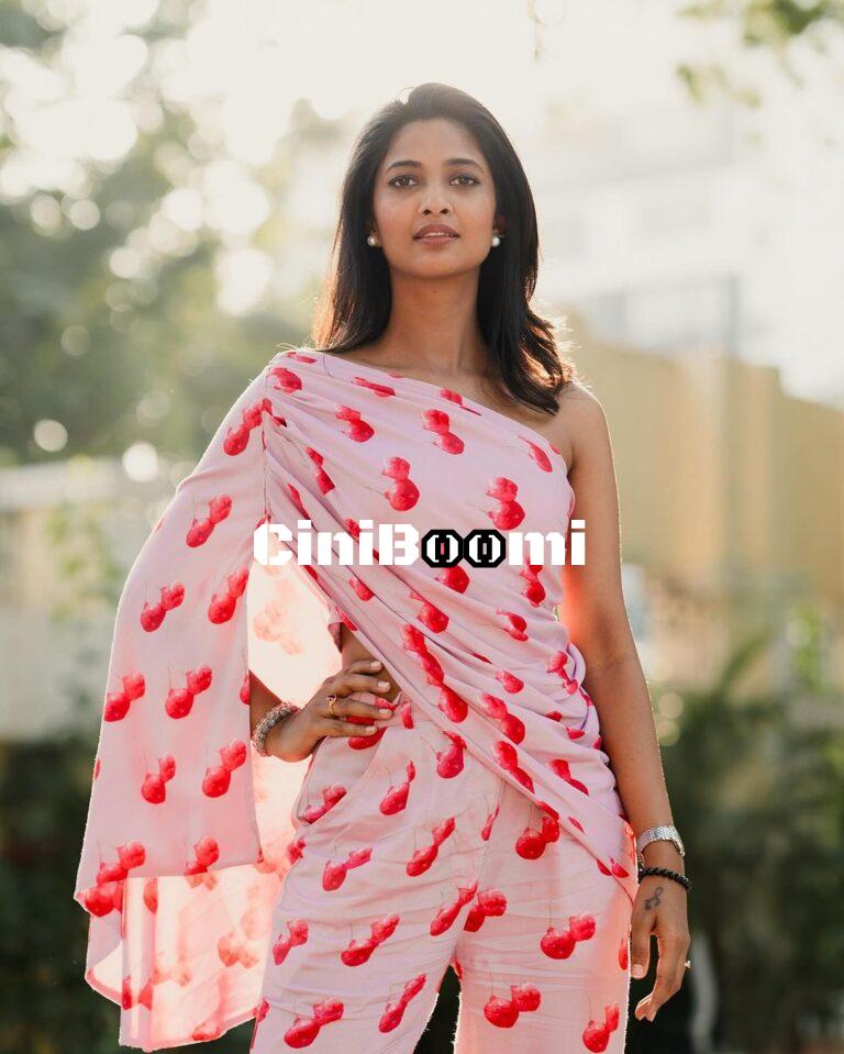 Actress Keerthi Pandian Oozes Style In Her Latest Clicks