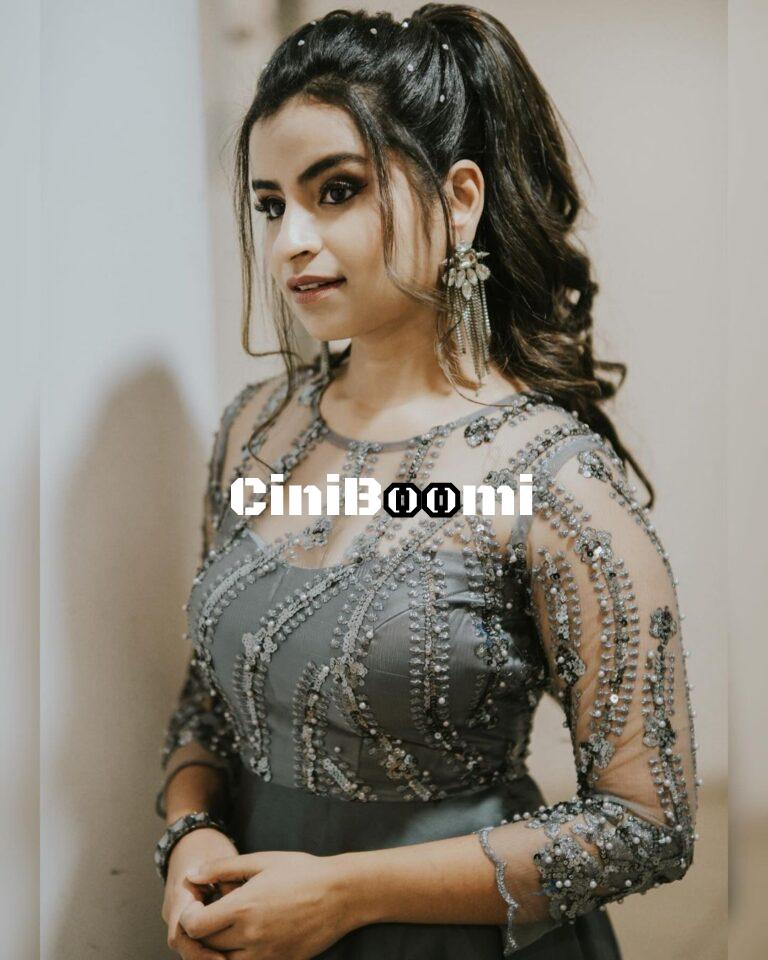 Singer Sivaangi Oozes Charm In Black Outfit