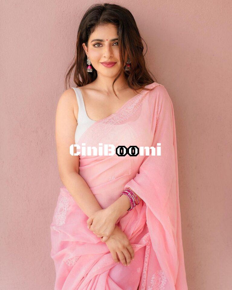 Actress Iswarya Menon Looks Flawless In Pink Saree