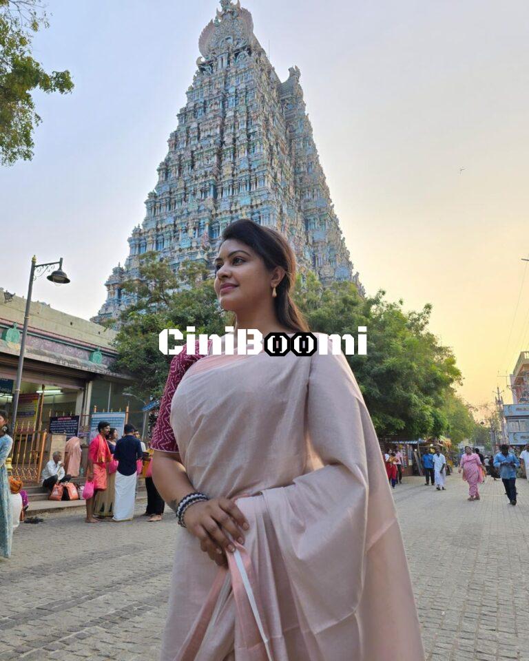 Actress Rachitha Offers Prayers At Meenakshi Amman Temple, Madurai