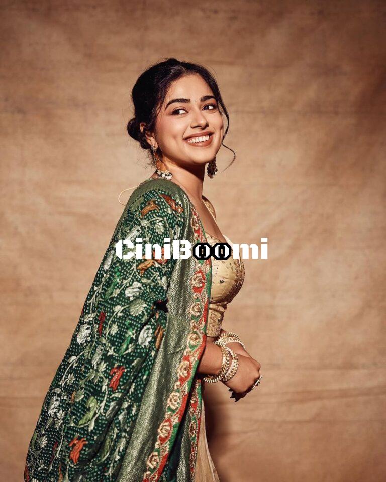 Actress Siddhi Idnani Shines Radiantly In Stunning Outfit