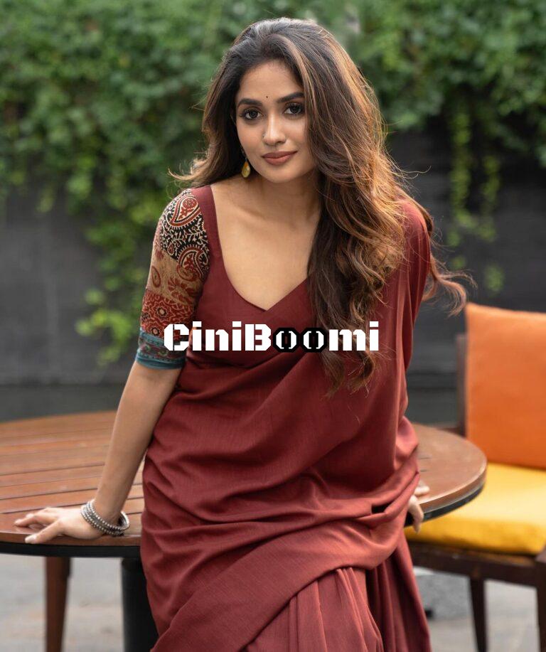 Actress Teju Ashwini Exudes Charm In Traditional Outfit