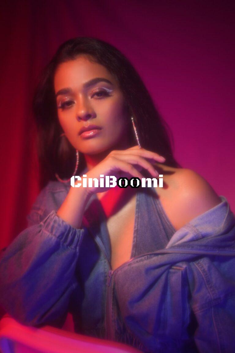 Actress Gayathrie Sizzles In Denim Outfit
