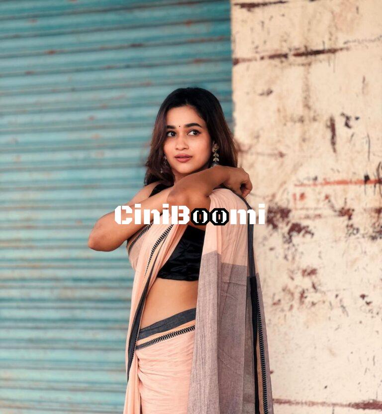 Actress Kaavya Arivumani Oozes Charm In Traditional Attire
