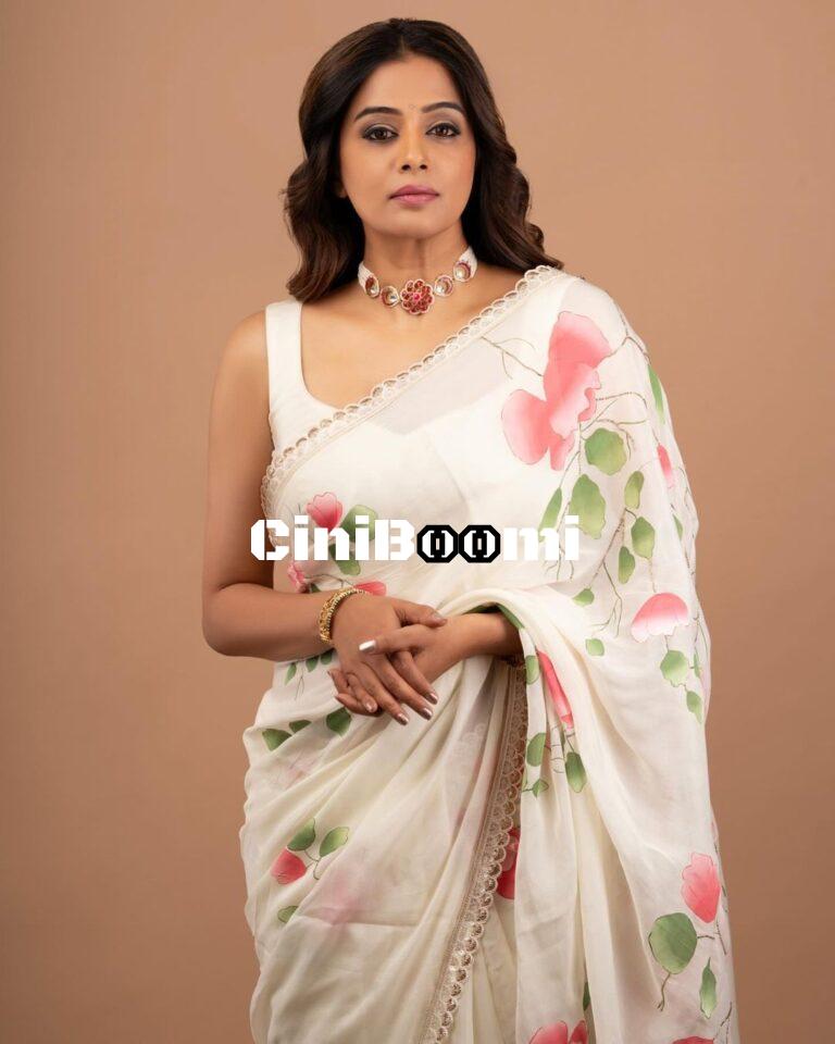 Actress Priya Mani Oozes Charm In White Saree