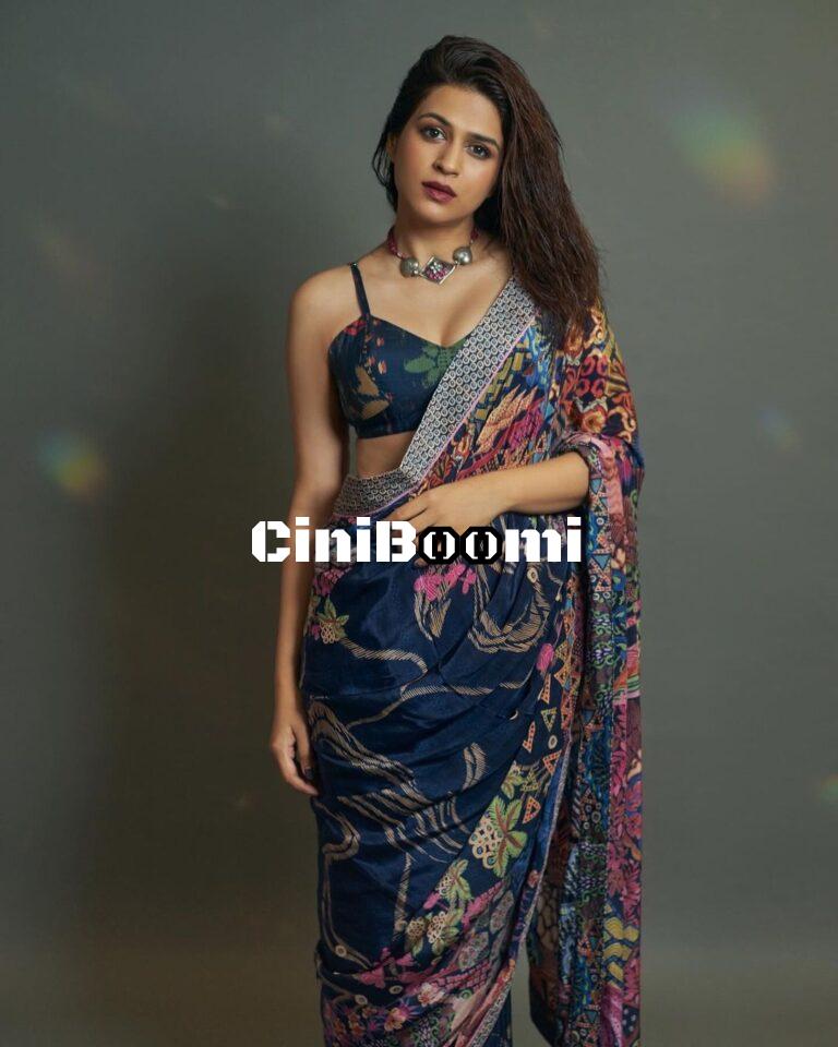 Actress Shraddha Das Serves Traditional Glam In Saree