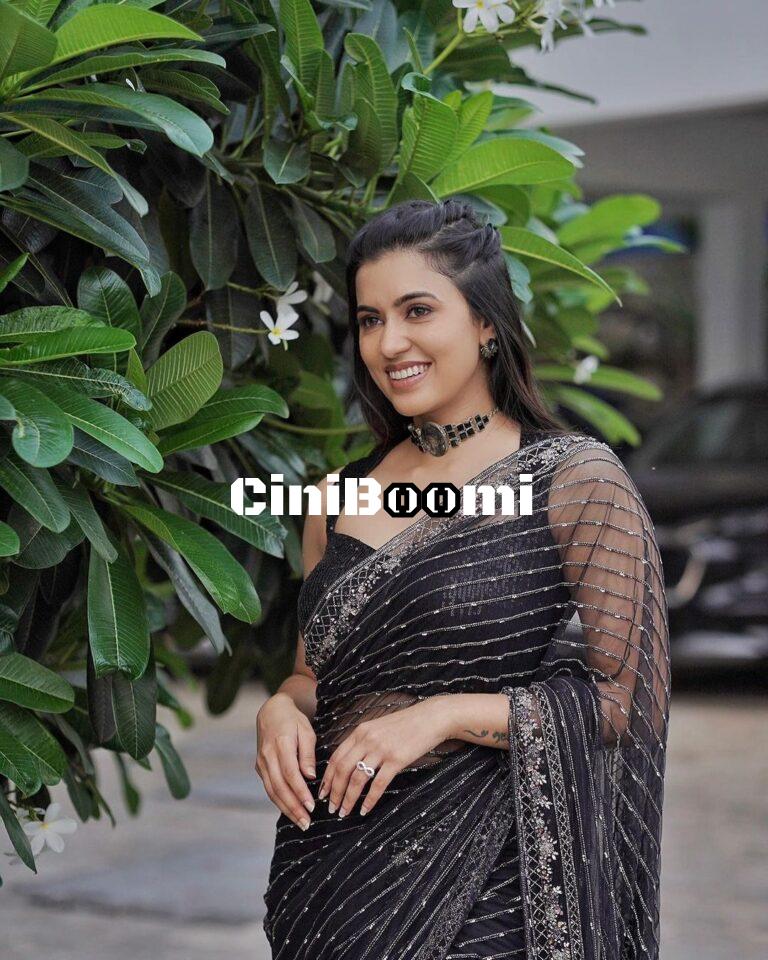 Actress Anju Kurian Unleashes Her Charisma In Black Saree