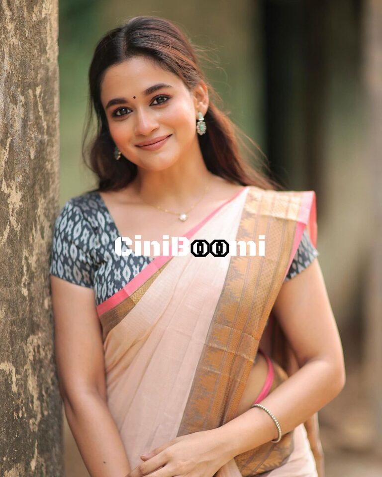 Actress Kaavya Arivumani Shines Radiantly In Saree