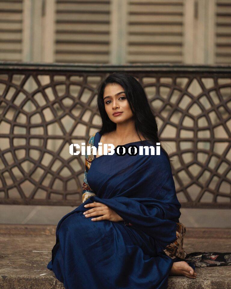 Actress Reshma Venkatesh Looks Flawless In Blue Saree