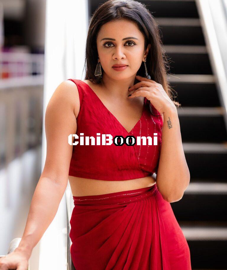 VJ Anjana Redefines Beauty In Maroon Outfit