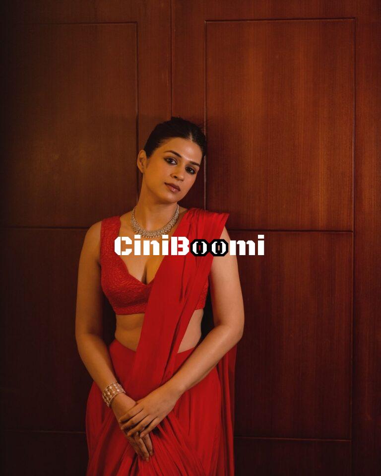 Actress Shraddha Das Lights Up The Internet With Her Clicks In Red Saree