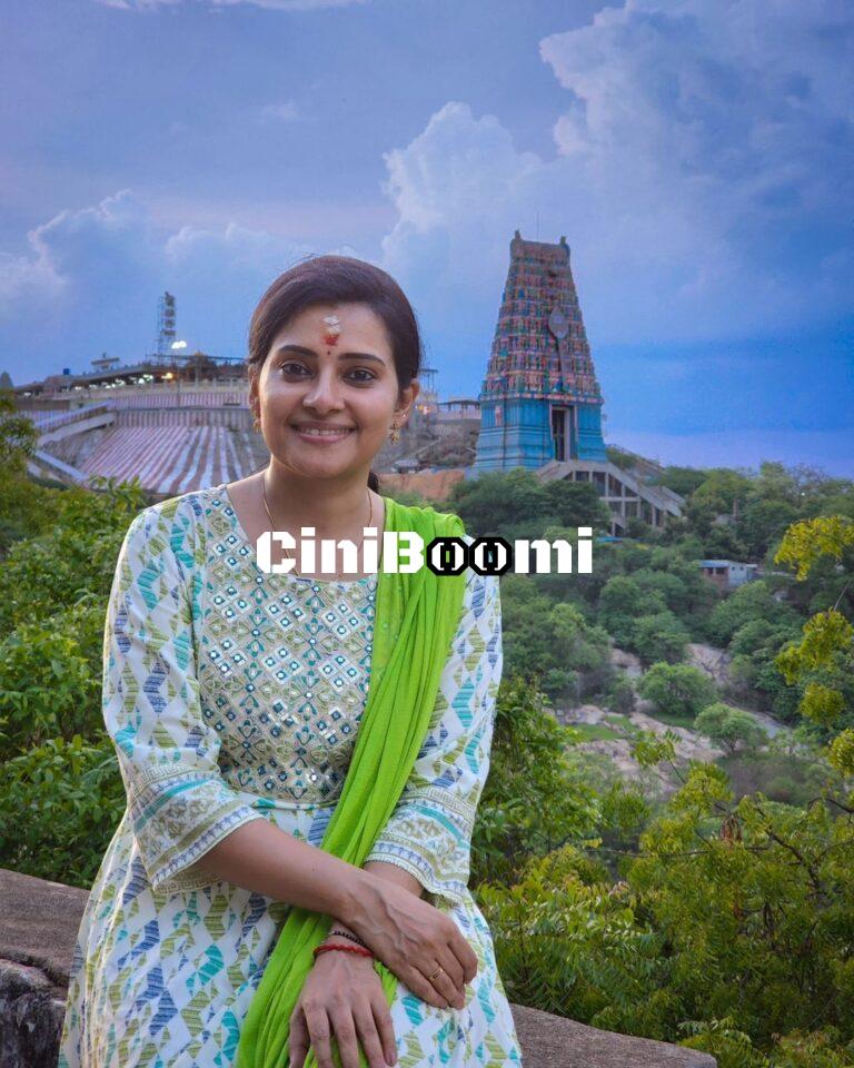 Actress Sruthi Raj Seeks Blessings At Tiruttani Murugan Temple