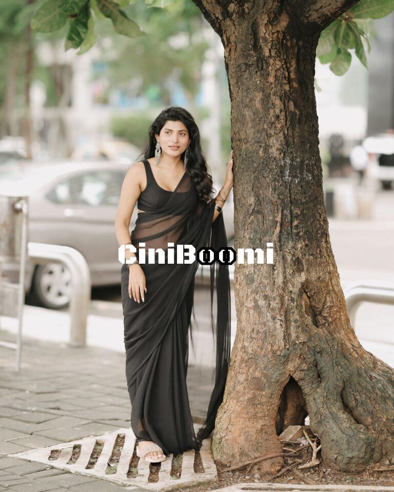 Actress Akshaya Shetty Sizzles In Black Saree