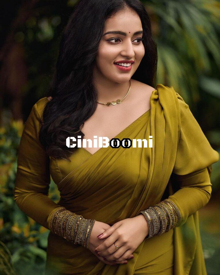 Actress Malavika Menon Blends Elegance With Charm In Saree