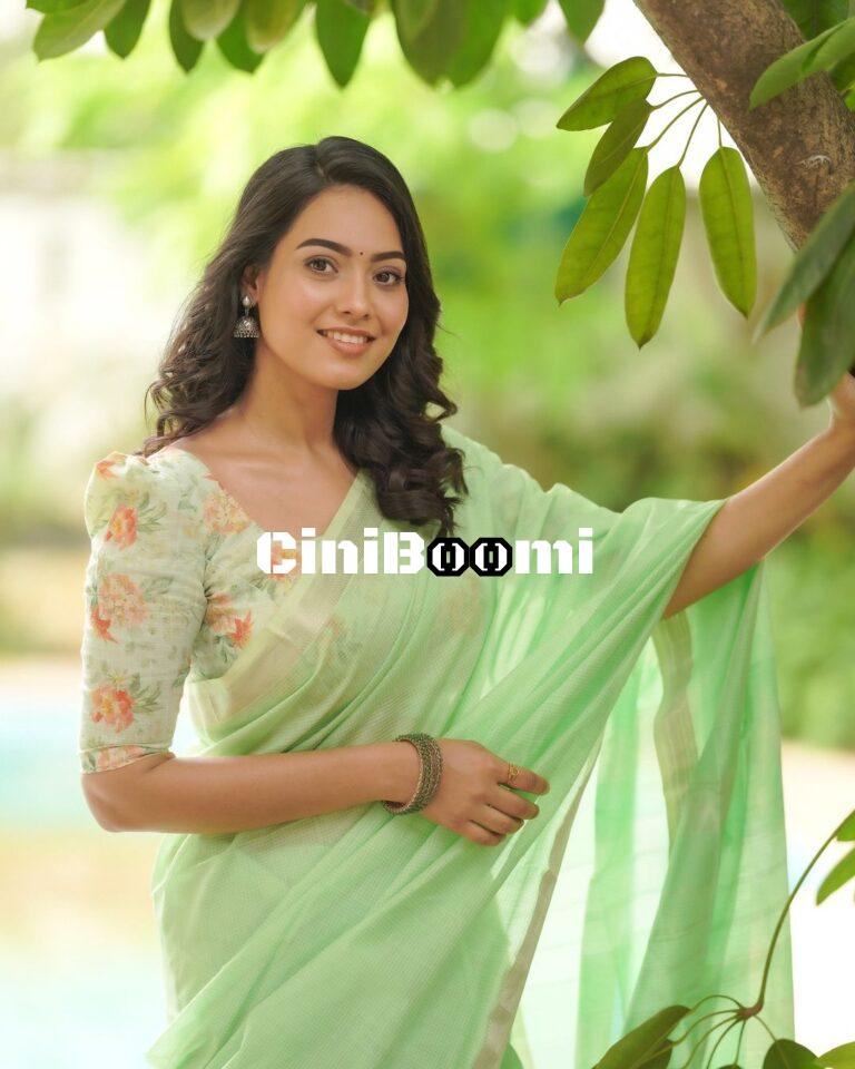 Actress Pavithra Janani Dazzles In Green Saree