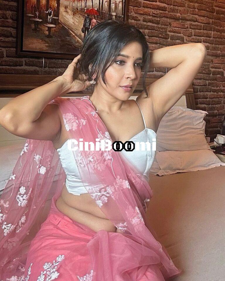 Actress Sakshi Agarwal Serves Traditional Glam In Saree
