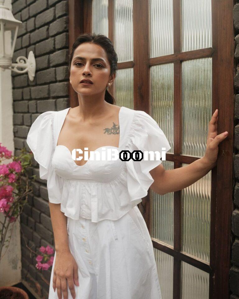Casual Clicks Of Actress Shraddha Srinath
