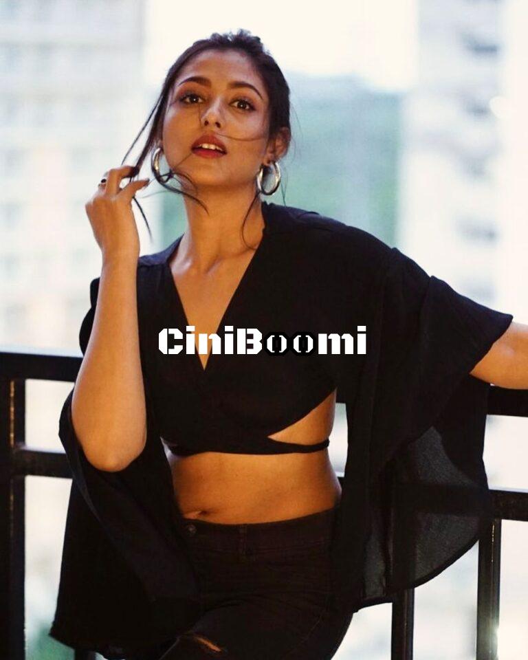 Actress Madhu Shalini Lights Up The Internet With Her Clicks In Black Outfit