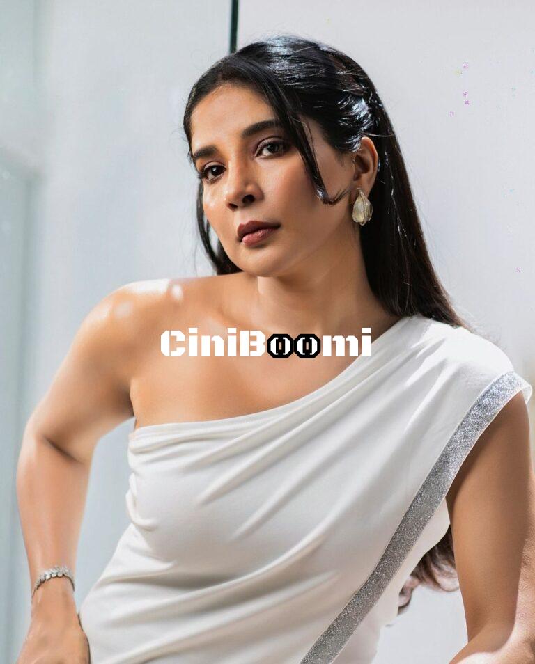 Actress Sakshi Agarwal Exudes Elegance In All-White Outfit