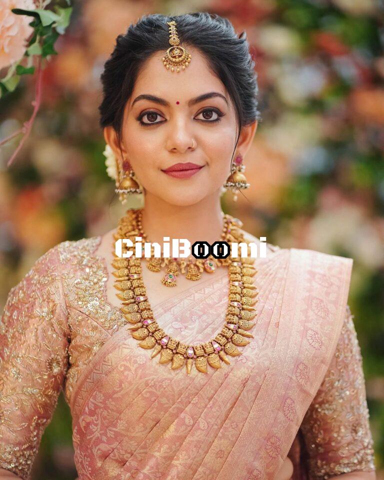 Actress Ahaana Krishna Redefines Beauty In Saree