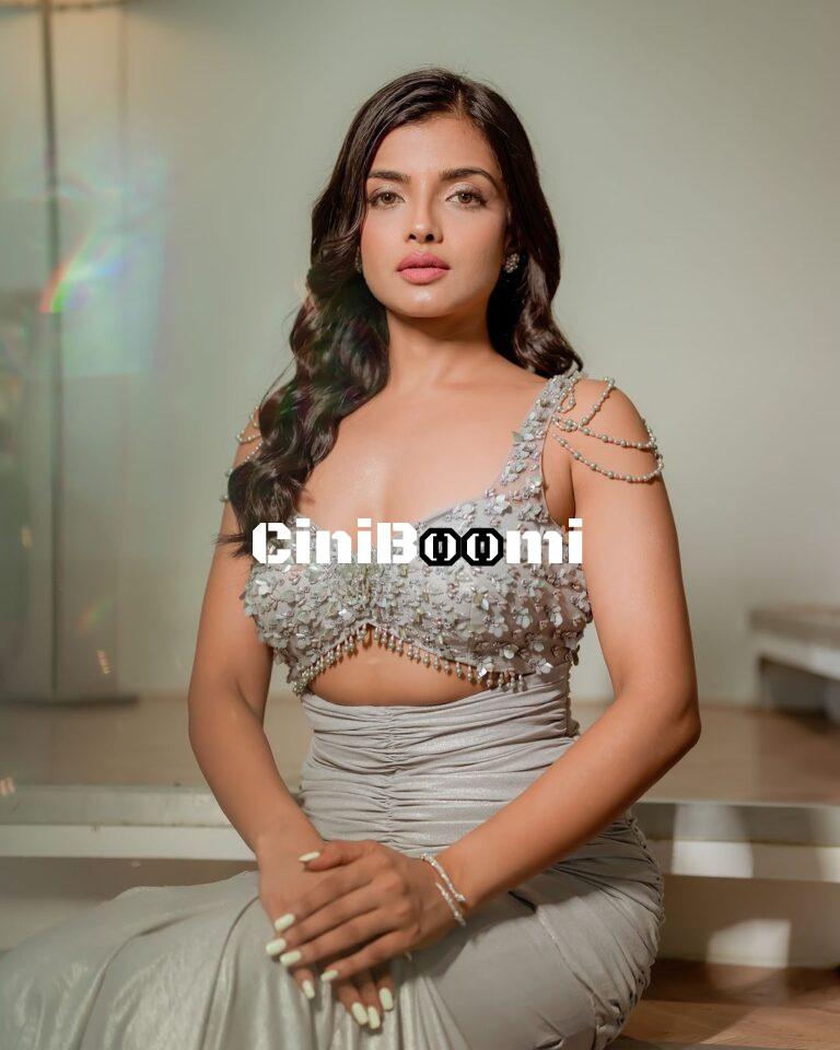 Actress Ashna Zaveri Unleashes Her Charisma In Appealing Outfit