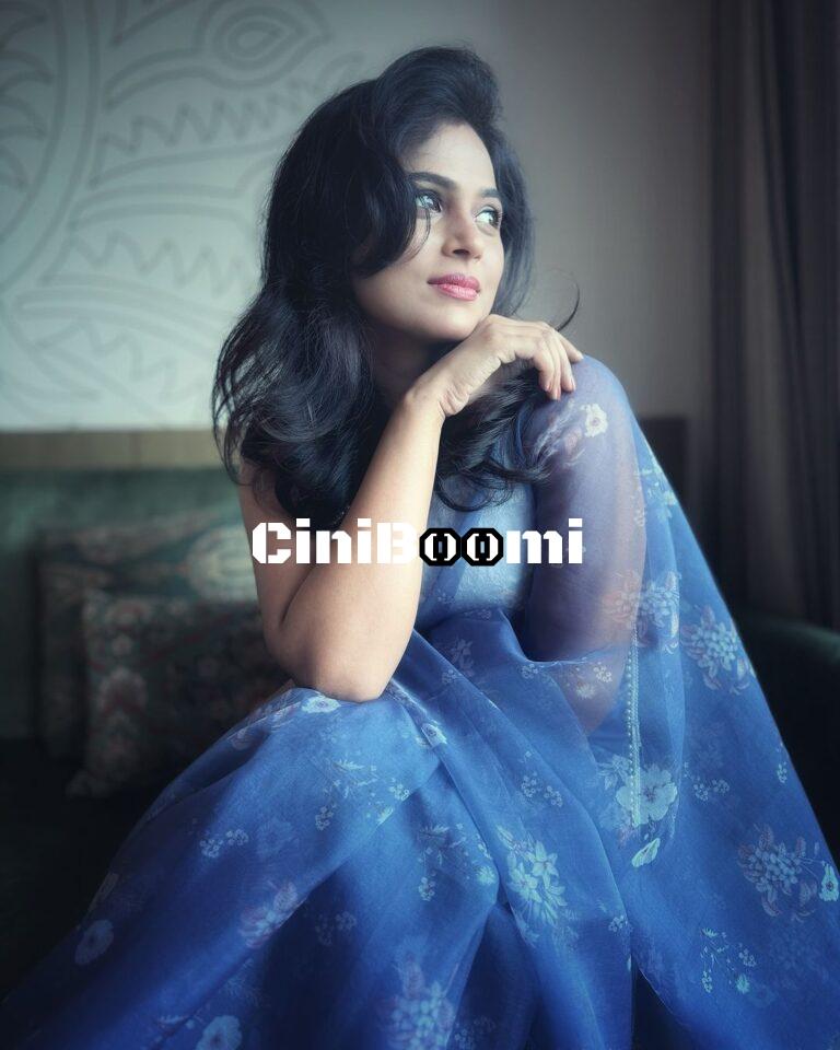 Actress Ramya Pandian Oozes Charm In Saree
