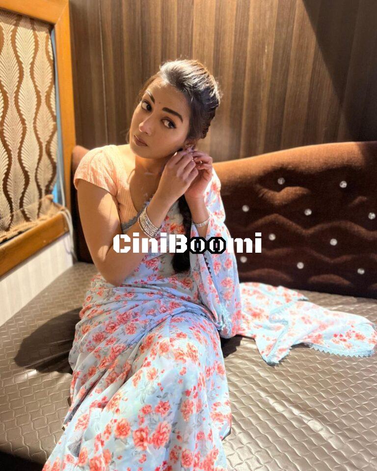 Casual Clicks Of Actress Catherine Tresa In Saree