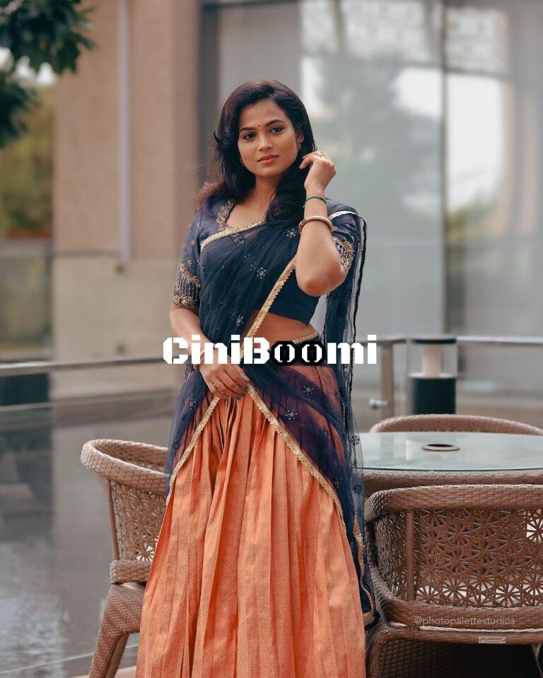 Actress Ramya Pandian Oozes Charm In Half Saree