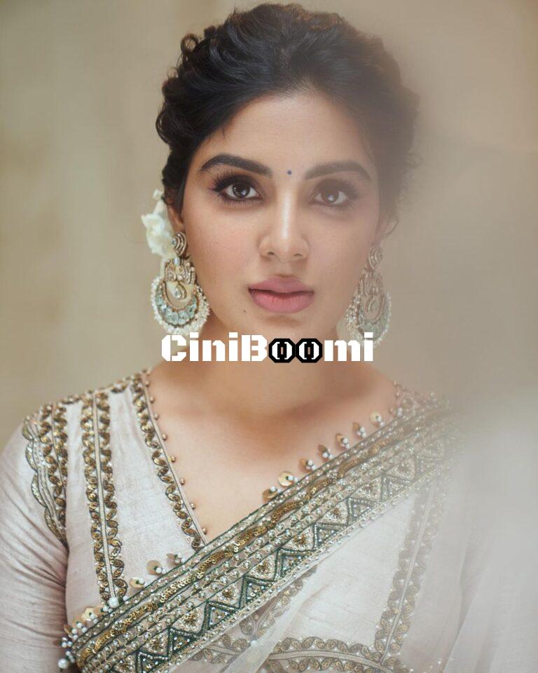 Actress Samyuktha Menon Sizzles In Traditional Attire