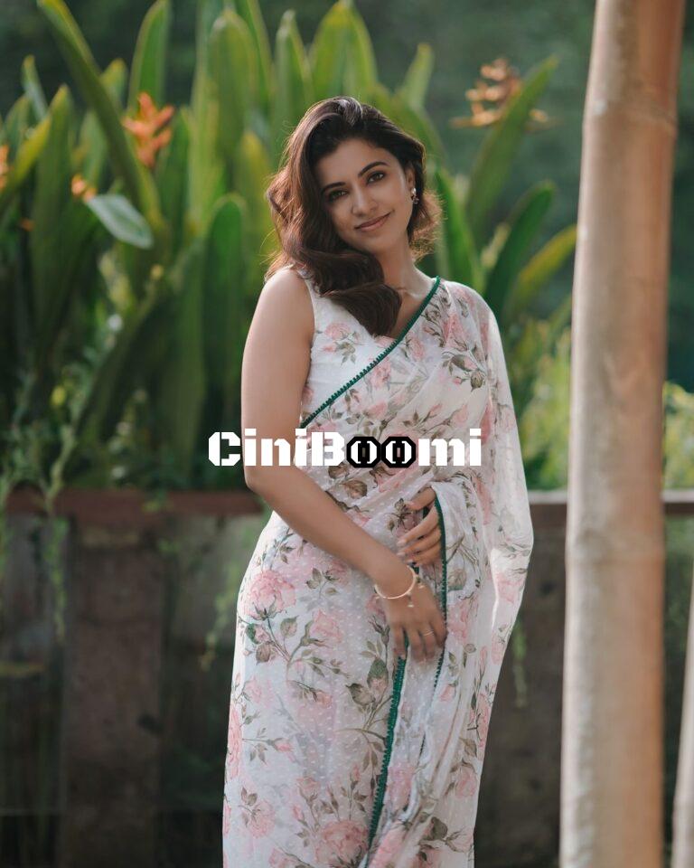 Actress Anju Kurian Oozes Elegance In Floral Saree