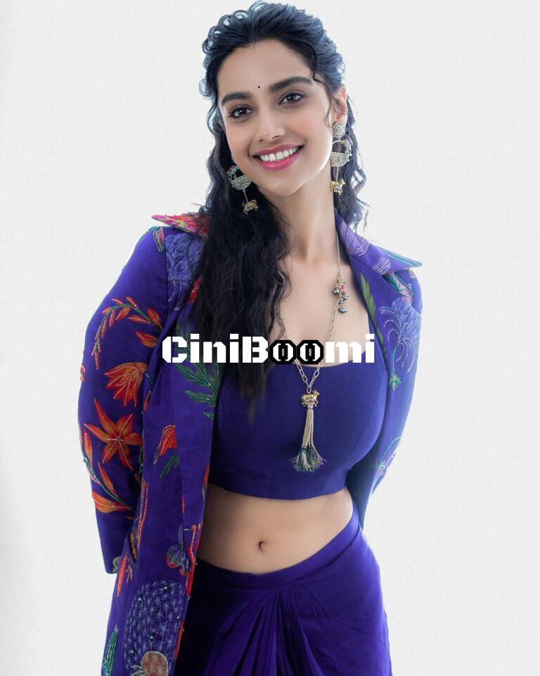 Actress Meenaakshi Chaudhary Lights Up The Internet With Her Latest Clicks
