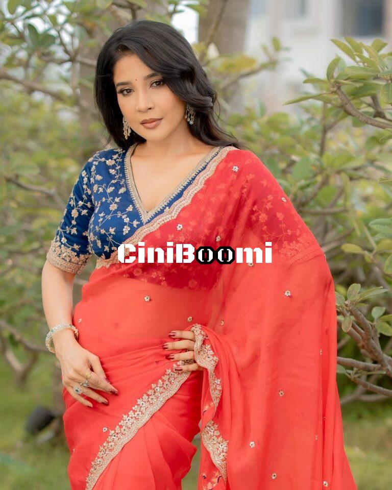 Actress Sakshi Agarwal Oozes Charm In Red Saree