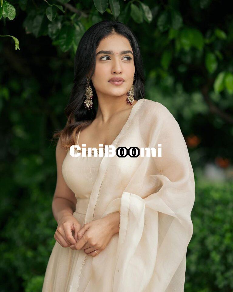 Actress Saniya Iyappan Oozes Elegance In Her Latest Clicks