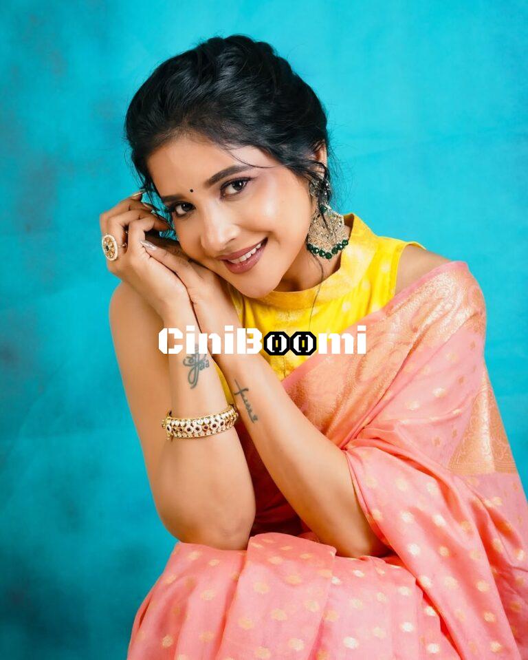 Actress Sakshi Agarwal Exudes Elegance In Saree